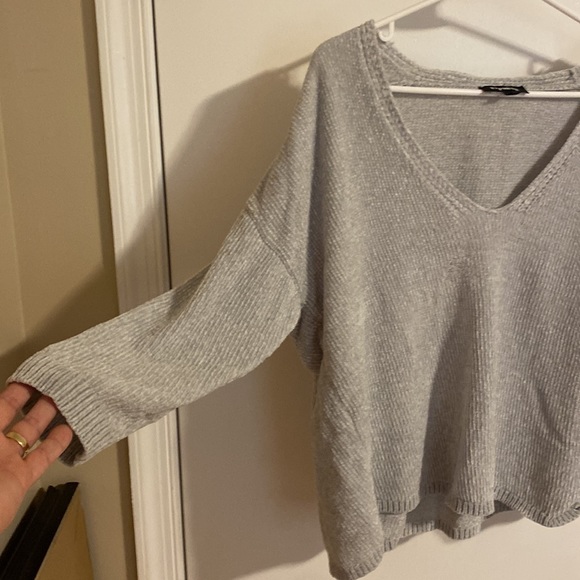 Express Women’s Sweater Size Medium - Picture 3 of 7